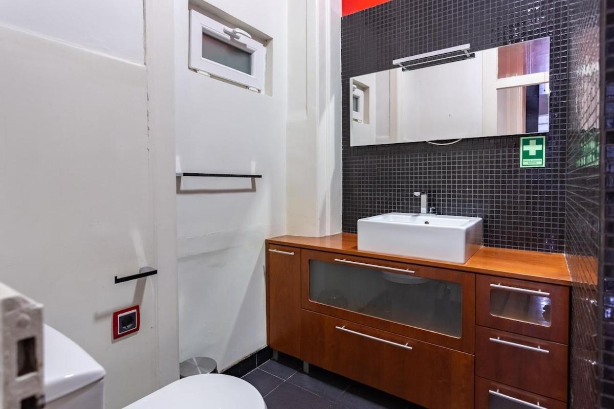 Bright 2 Bedroom Apt 100M From Av. Liberdade Лиссабон Экстерьер фото